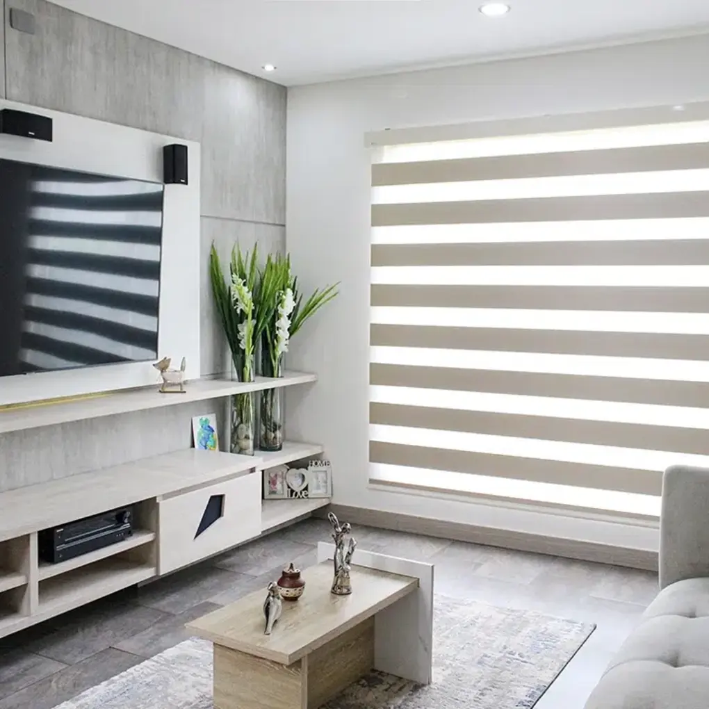 Ventanal de sala con cortina Sheer Elegance